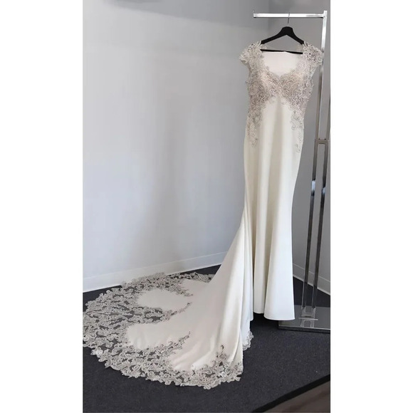 The magnificent Maggie Sottero Odette wedding dress SZ 12 - Picture 5 of 15